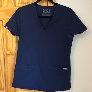 Figs scrub top